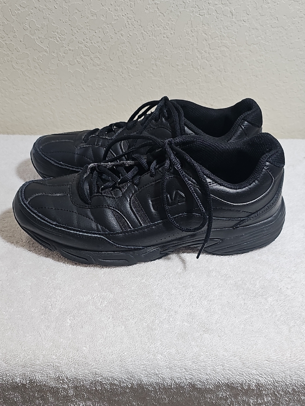 Fila Size 9.5 Men's Black Athletic Lace-Up Sneakers Business Walking Comfort